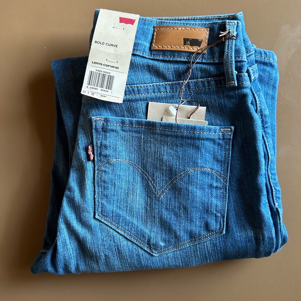 Levi’s Bold Curve ID Jeans size 25x30 BRAND NEW